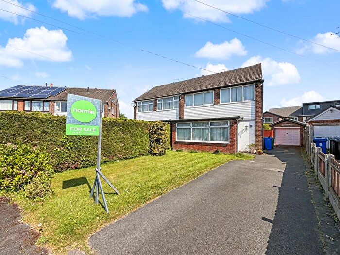 3 Bedroom Semi-Detached House For Sale In Lindrick Avenue, Whitefield, M45