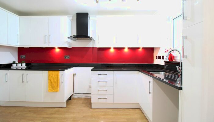 2 Bedroom Flat To Rent In Edgar Road, Hounslow TW4