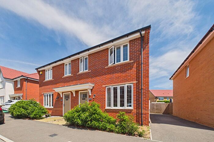 3 Bedroom Semi-Detached House For Sale In Martingale Grove, Arborfield Green, Reading, Berkshire, RG2