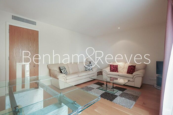 1 Bedroom Apartment To Rent In Berkeley Tower, Westferry Circus, E14