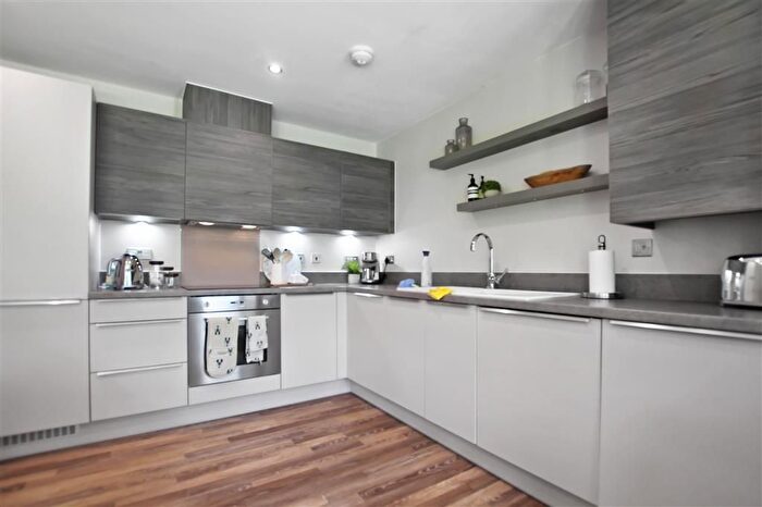 1 Bedroom Flat For Sale In Alexandra Road, Watford, WD17