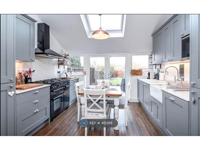 2 Bedroom Flat To Rent In Copers Cope Road, Beckenham, BR3