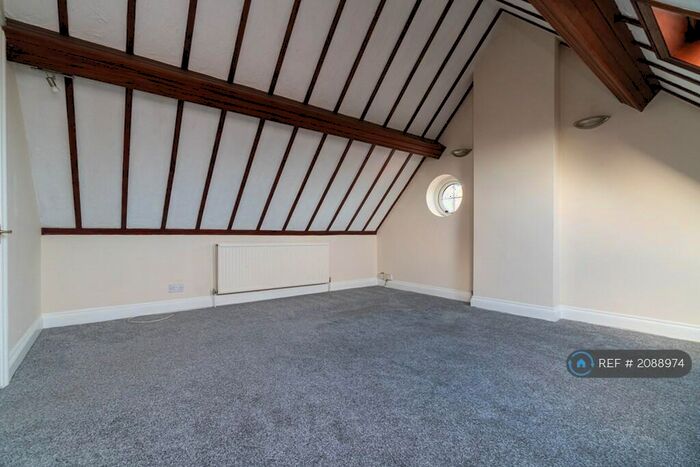 1 Bedroom Flat To Rent In Woodlands Road, Redhill, RH1