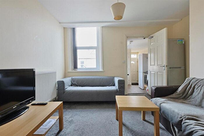 6 Bedroom Maisonette To Rent In Tavistock Road, Jesmond, Newcastle Upon Tyne, NE2