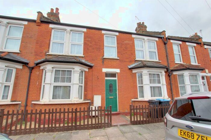 2 Bedroom House To Rent In Cedars Road, London, N21