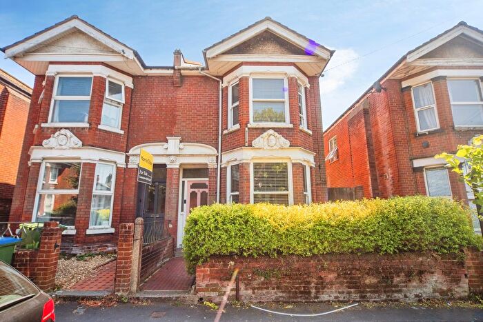 4 Bedroom Semi Detached House For Sale In Kenilworth Road, Polygon, Southampton, Hampshire, SO15