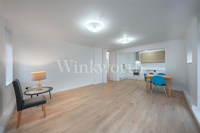 2 Bedroom Apartment To Rent In West Heath Avenue, London, NW11