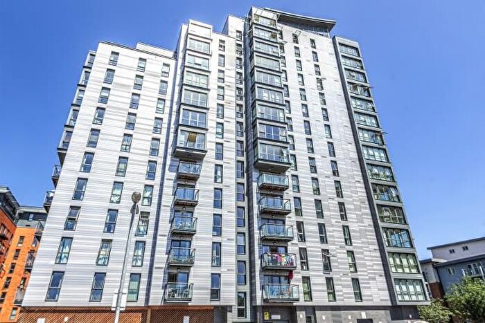2 Bedroom Flat To Rent In Lexington Apartments, Railway Terrace, Slough, SL2