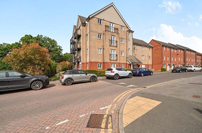 2 Bedroom Flat For Sale In Whites Way, Hedge End, Southampton, Hampshire, SO30