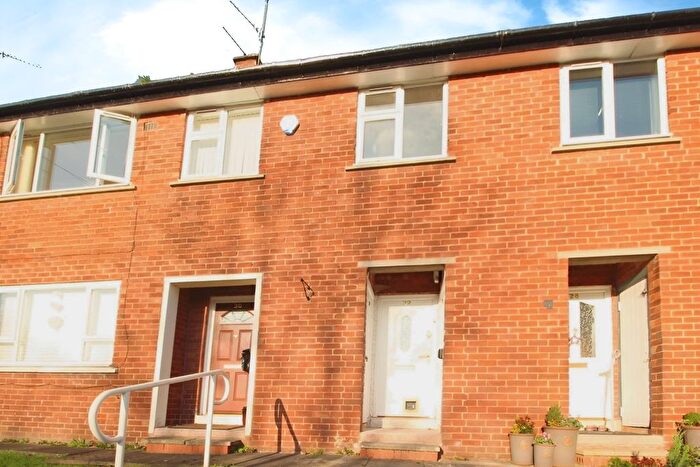 2 Bedroom Flat To Rent In Coombes View, Broadbottom, Hyde, Cheshire, SK14