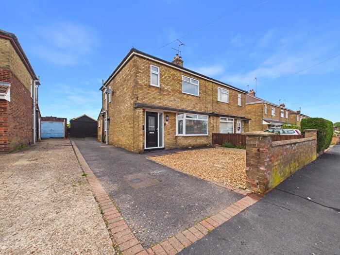 3 Bedroom Semi Detached House For Sale In Oakdale Avenue, Peterborough, PE2