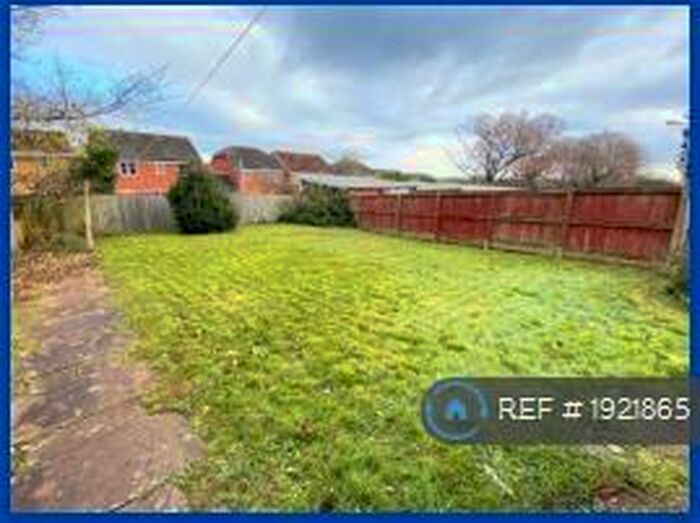 3 Bedroom Flat To Rent In Fouracre Close, Exeter, EX4