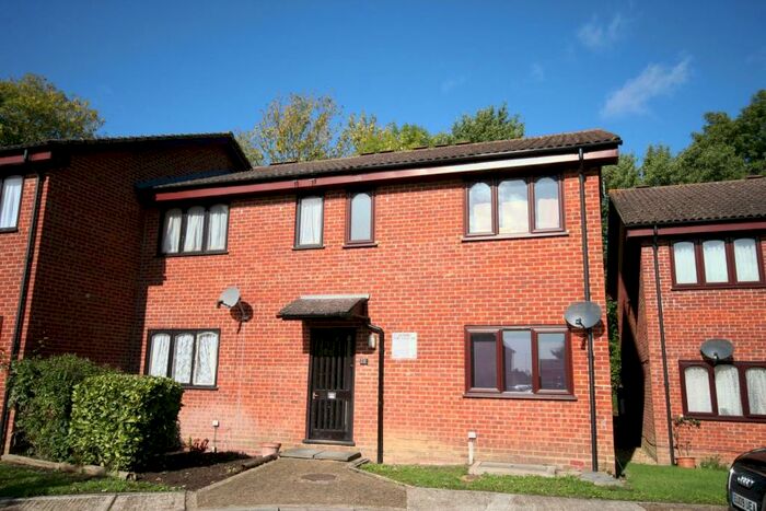 1 Bedroom Flat To Rent In Junction Close, Junction Road, Burgess Hill, RH15
