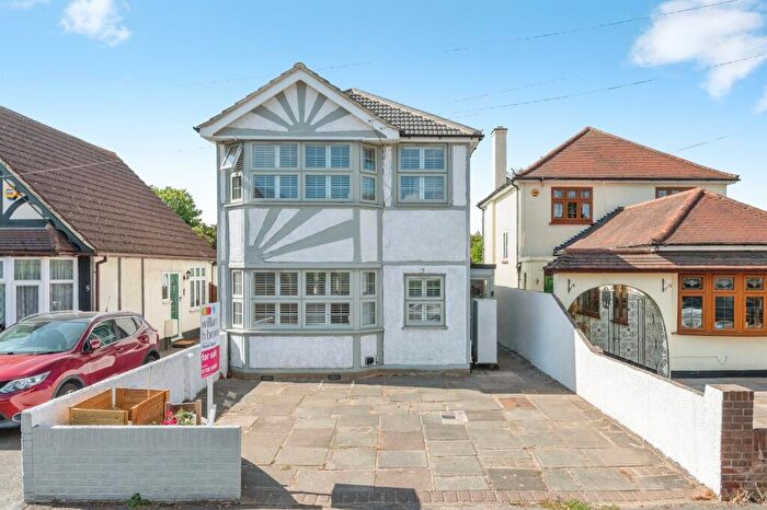 3 Bedroom Detached House For Sale In Alexandra Road, Rainham, RM13