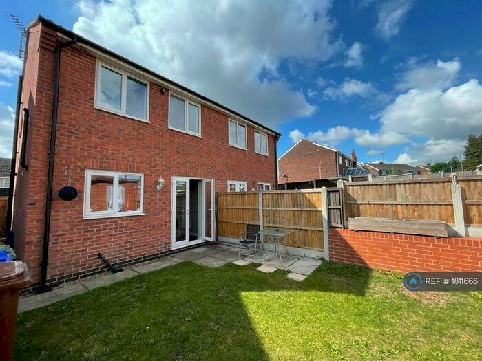 3 Bedroom Semi-Detached House To Rent In Broomhill Lane, Mansfield, NG19