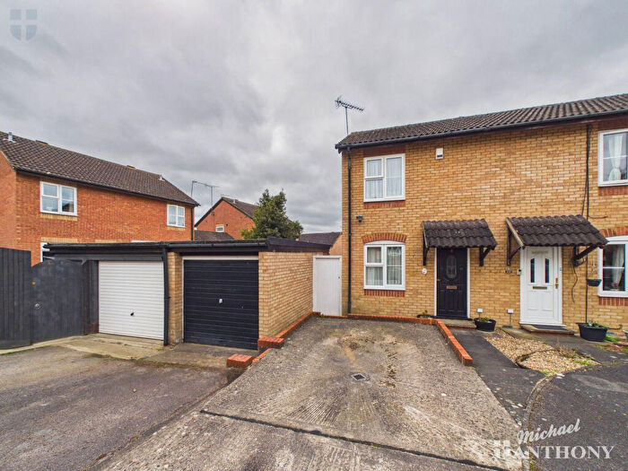 1 Bedroom End Of Terrace House For Sale In Ravensbourne Road, Aylesbury, HP21