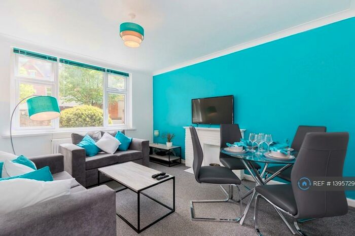 2 Bedroom Flat To Rent In Fishpond Drive, Nottingham, NG7