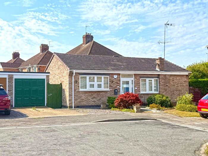 2 Bedroom Detached Bungalow For Sale In Hoskyn Close, Rugby, CV21