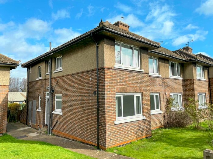 2 Bedroom Flat To Rent In Surbiton Hill Park, Surbiton, KT5