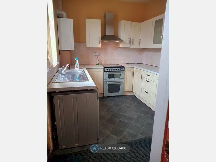 3 Bedroom End Of Terrace House To Rent In Idsworth Road, Sheffield, S5