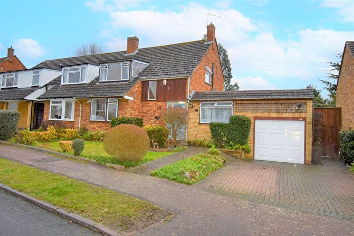 4 Bedroom Semi-Detached House To Rent In Warren Way, Digswell, Welwyn, AL6