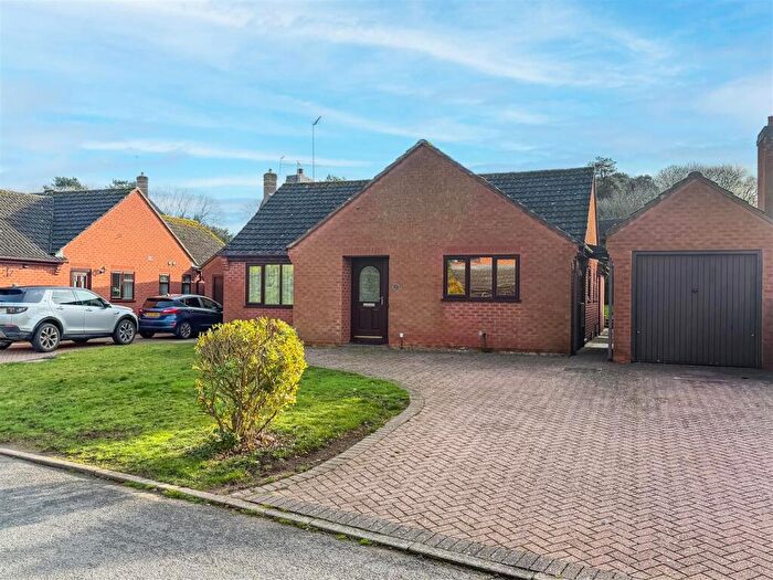 3 Bedroom Detached Bungalow For Sale In Bennett Drive, Off Myton Road, Warwick, CV34