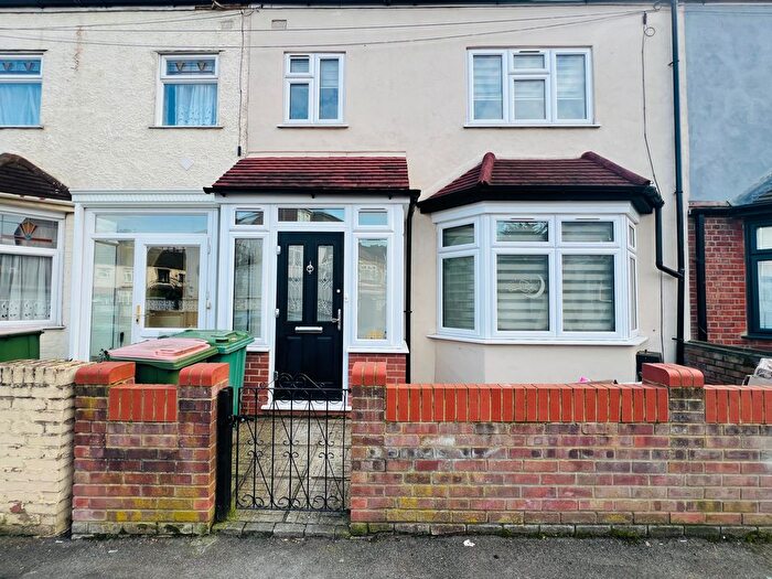 5 Bedroom Terraced House To Rent In Clements Road, London, E6