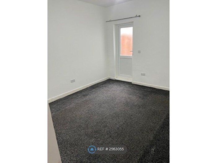 4 Bedroom Terraced House To Rent In Albert Street, Burton-On-Trent, DE14