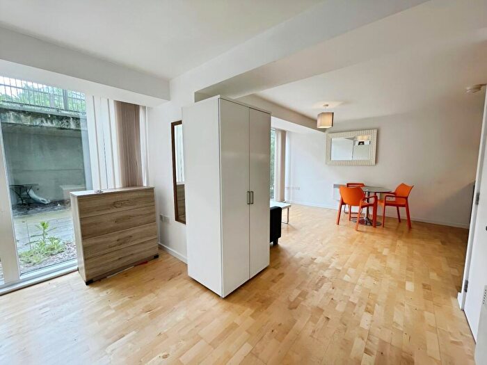 1 Bedroom Flat To Rent In The Avenue, Leeds, West Yorkshire, LS9