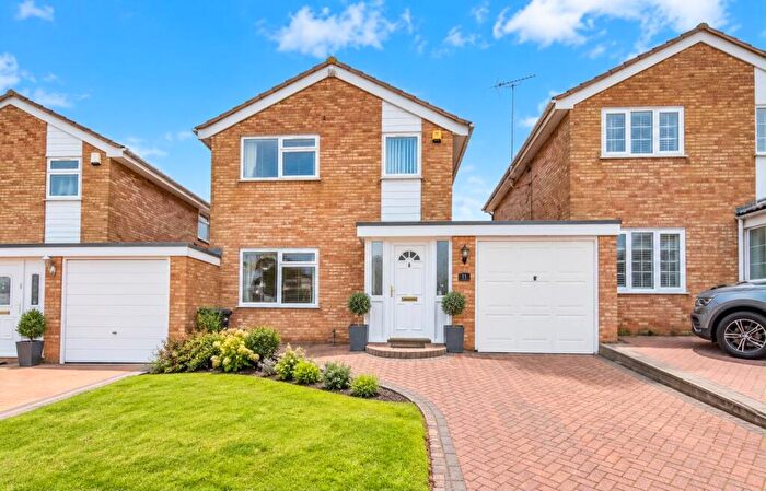 3 Bedroom Semi Detached House To Rent In Oving Close, Luton, LU2