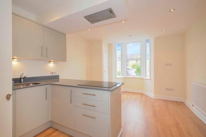 1 Bedroom Flat To Rent In Colmer Road, London SW16