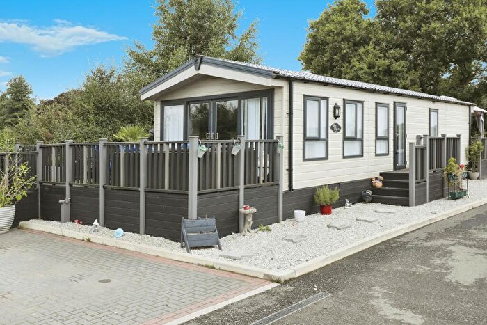 2 Bedroom Mobile Home For Sale In Saracens Lane, Scrooby, Doncaster, Nottinghamshire, DN10