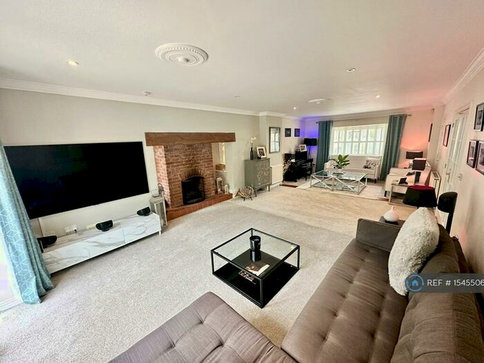 5 Bedroom Detached House To Rent In Knoll Gardens, Newbury, RG20