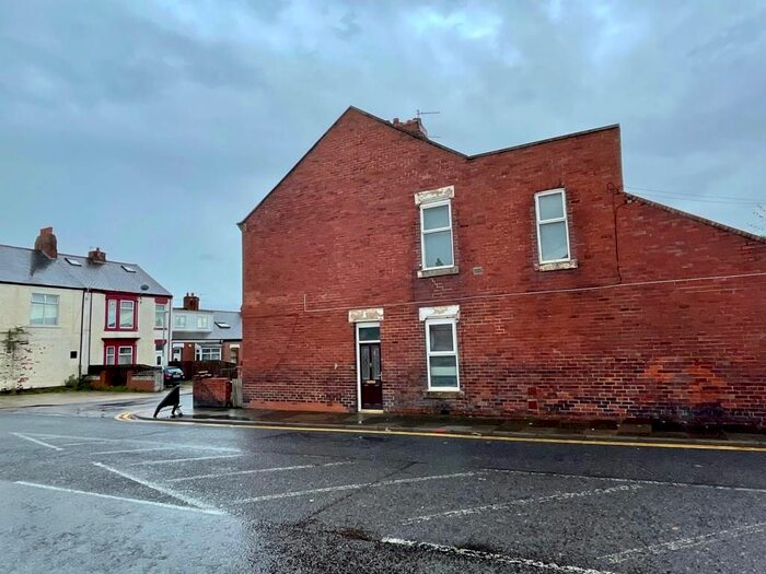 2 Bedroom Flat To Rent In Broadsheath Terrace, Sunderland, Tyne And Wear, SR5