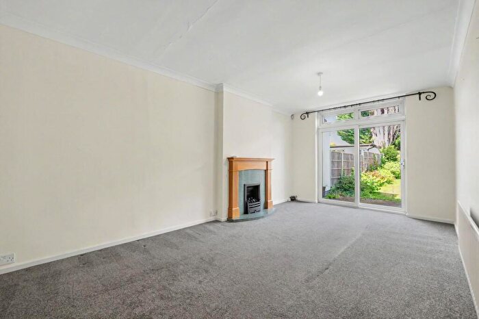3 Bedroom Semi-Detached House For Sale In Ivybridge Road, Coventry, CV3