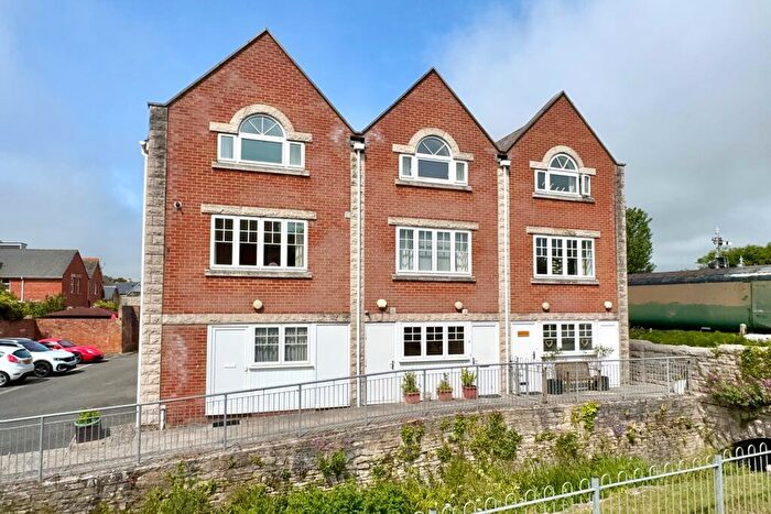 4 Bedroom Town House For Sale In Chestnut Mews, Swanage, BH19