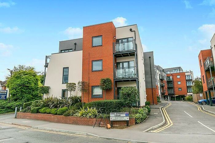 2 Bedroom Property To Rent In Walnut Tree Close, Guildford, GU1