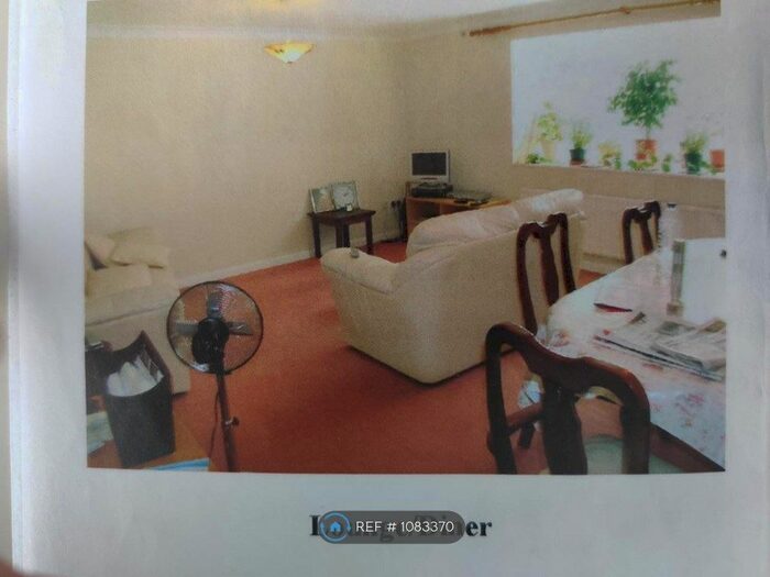 3 Bedroom Flat To Rent In De Bohun Avenue, London, N14