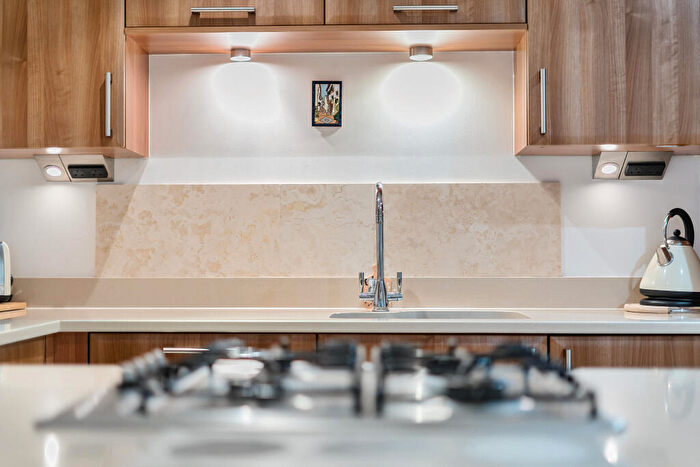2 Bedroom Apartment For Sale In Upcross Gardens Reading, RG1