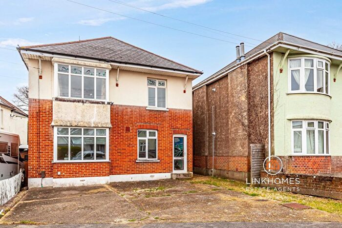 2 Bedroom Flat For Sale In Howeth Road, Bournemouth, BH10