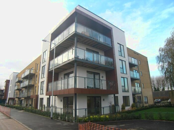 3 Bedroom Flat To Rent In St. Clements Avenue, Romford, RM3