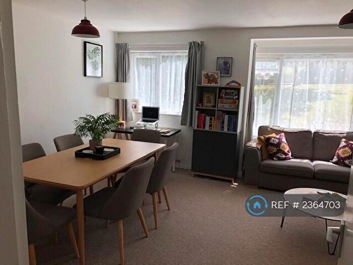 2 Bedroom Flat To Rent In Arbor Court, Haywards Heath, RH16