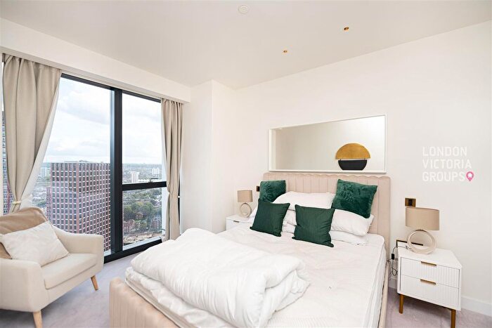 2 Bedroom Flat To Rent In River Park Tower, Nine Elms Lane, London, SW8