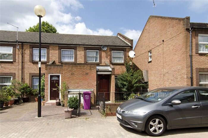 3 Bedroom Semi Detached House To Rent In Rectory Square, Stepney, London, E1