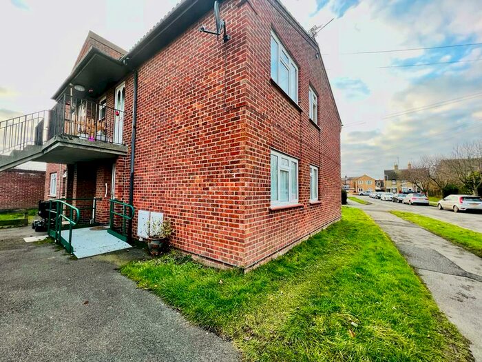 2 Bedroom Apartment To Rent In Meadow Close, Bourne, PE10