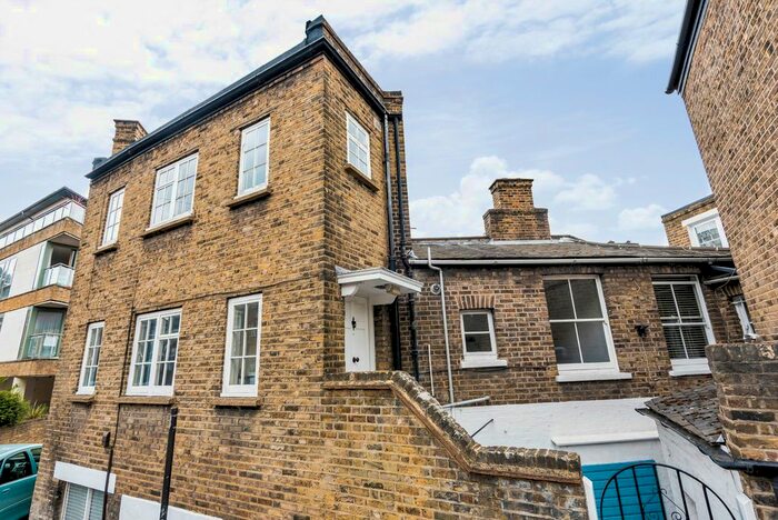 1 Bedroom Flat To Rent In Montpelier Vale, Blackheath, London, SE3