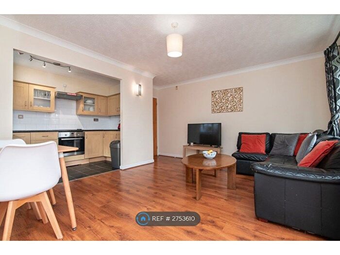 3 Bedroom Flat To Rent In Kings Court, Birmingham, B1