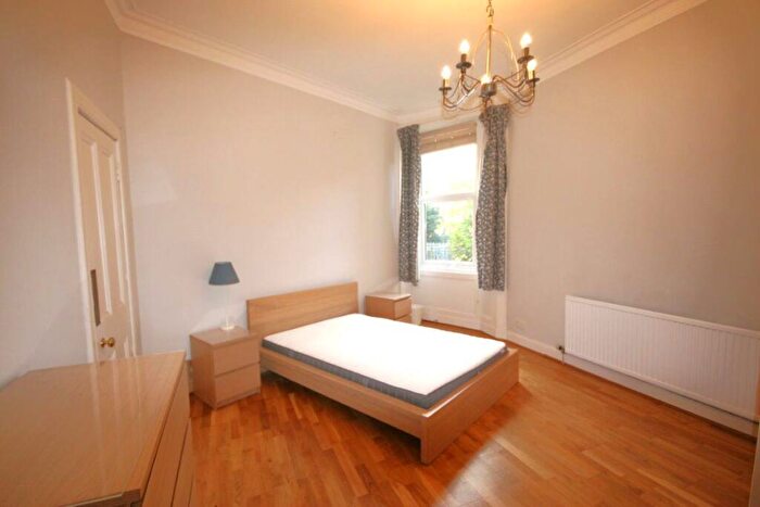 1 Bedroom Flat To Rent In Tay Street, Edinburgh, EH11