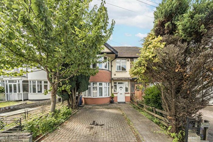 4 Bedroom Semi-Detached House To Rent In Barford Close, London, NW4