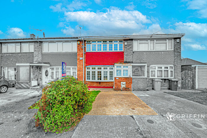 3 Bedroom Terraced House For Sale In Chaucer Close, Tilbury, RM18